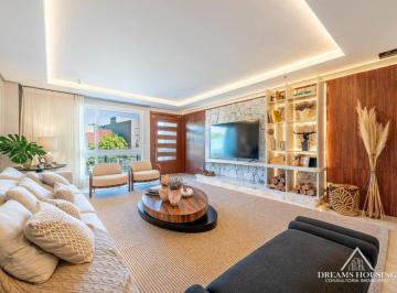 Casa · 281m² · 3 Quartos · 4 Vagas · 3 Suítes com 4 Vagas no Chácara Das Pedras