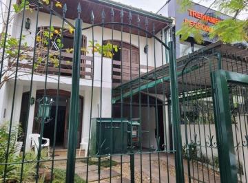 Casa · 400m² · 5 Quartos · 3 Vagas · Casa em Petrópolis
