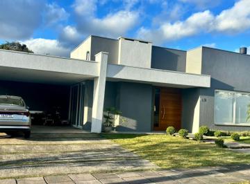 Casa · 200m² · 3 Quartos · 4 Vagas · Casa no condomínio Alphaville com 3 Suítes e 200m² no Bairro Vila Nova/ poa