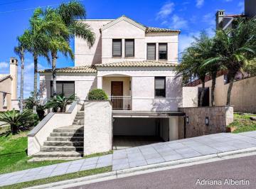 Casa · 540m² · 4 Quartos · 2 Vagas · Casa em Condomínio em Alphaville