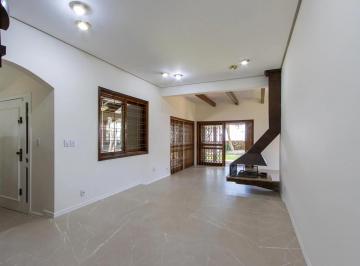 Casa · 523m² · 2 Quartos · 3 Vagas · Casa com 2 dormitórios 3 banheiros. lareira e churrasqueira, e com arquitetura m