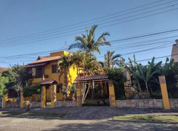 Casa · 250m² · 5 Quartos · 4 Vagas · Casa para Venda - 693.6m², 5 dormitórios, sendo 3 suites, 4 vagas - Hípica