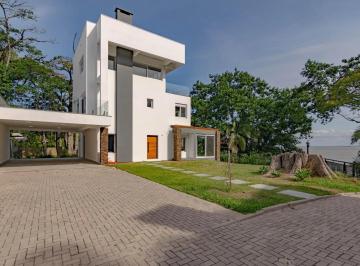 Casa · 335m² · 3 Quartos · 4 Vagas · Viva o Privilégio de Ter o Guaíba como Quintal