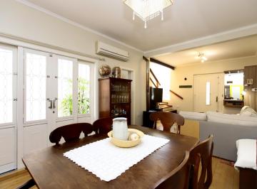 Casa · 217m² · 4 Quartos · 3 Vagas · Casa de 4 quartos, 3 banheiros, 3 vagas no bairro Rio Branco