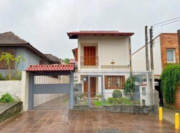 .jpg+2025-03-04 · Casa em Porto Alegre, no bairro Tristeza, com 3 dormitório(s), e 3 banheiros, à