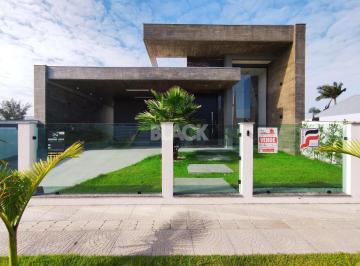 Casa · 181m² · 3 Quartos · 2 Vagas · Casa mobiliada com 3 quartos na Praia Bella Torres SC