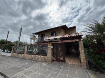 Casa · 450m² · 5 Quartos · 4 Vagas · Casa à venda com ampla metragem próxima a Lagoa do Violão em Torres/RS