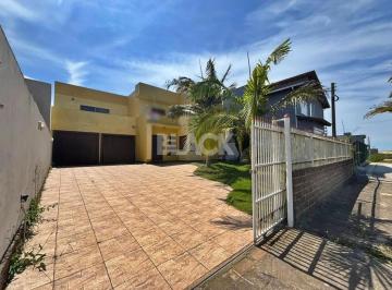 Casa · 200m² · 3 Quartos · 4 Vagas · Casa à venda - em Praia Azul