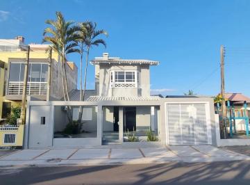 Casa · 159m² · 3 Quartos · 2 Vagas · Casa com piscina no Igra Sul em Torres RS