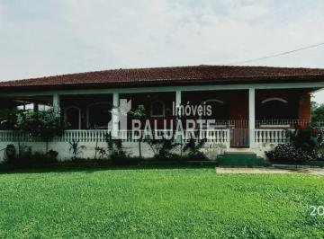 Casa · 380m² · 3 Quartos · 3 Vagas · Excelente casa espaçosa, com ampla área verde, localizada próxima à cidade.