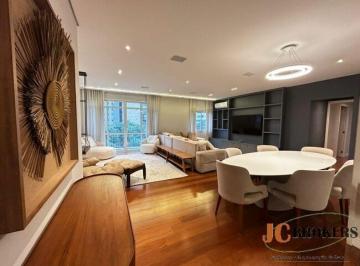 Apartamento · 156m² · 2 Quartos · 2 Vagas · Apartamento reformado com muito bom gosto com 156m² de área útil