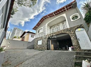Casa · 216m² · 6 Quartos · 4 Vagas · Casa com 6 Quartos à Venda, 360m², Santa Branca, próximo à Avenida Dom Pedro I.