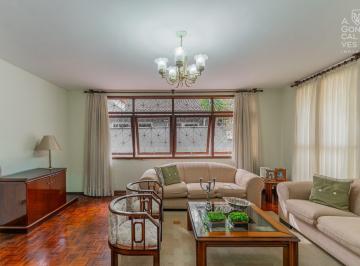Casa · 382m² · 3 Quartos · 2 Vagas · Casa Residêncial com amplo quintal, 03 Quartos, 02 Vagas, Seminário, Curitiba.