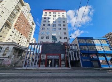 Comercial · 51m² · Loja com pé direito duplo, à venda no Centro