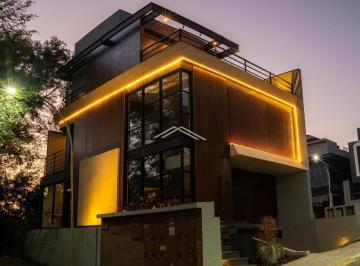 1 · Casa de condomínio com 308 m², 3 quartos sendo 2 suítes à venda no bairro Campo Comprido.