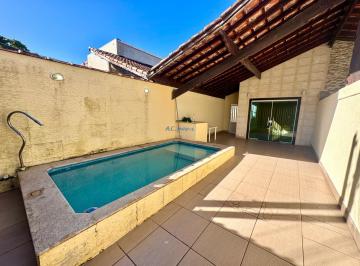 Casa · 112m² · 3 Quartos · 3 Vagas · Casa com piscina na zona 1, vem dar uma olhadinha!