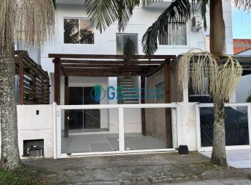 Casa · 65m² · 2 Quartos · 1 Vaga · Sobrado com 2 dormitórios e próximo da praia em Canasvieiras
