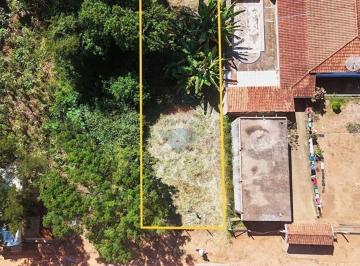 Terreno · 300m² · Terreno de 300 m² bem localizado com preço excelente.