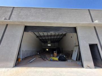 Comercial · 240m² · 4 Vagas · Galpão em Jardim Santa Helena, Suzano/SP de 240m² para locação R$ 11.000,00/mes