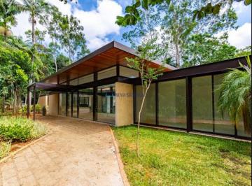 Casa · 734m² · 5 Quartos · 4 Vagas · Casa térrea à venda com 4 dormitórios no Condomínio Chácara Flora