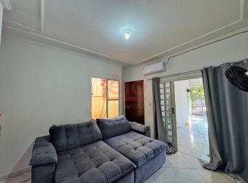 Casa · 78m² · 2 Quartos · Casa térrea com quintal nos fundos