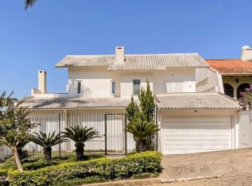 Casa · 325m² · 2 Quartos · 2 Vagas · Casa Reformada com Piscina, 370m², 2 Suítes com Closet no Três Figueiras – POA