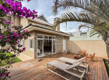 Casa · 324m² · 4 Quartos · 2 Vagas · Casa em rua sem saída com 4 quartos no Ecoville.