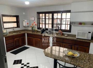 Casa triplex com 3 quartos em Pendotiba · Casa triplex com 3 quartos Pendotiba