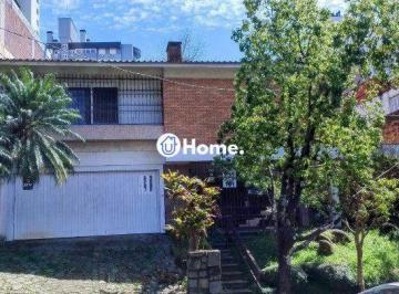 Casa · 320m² · 3 Quartos · 2 Vagas · casa ampla, terreno excelente tamanho,  localização privilegiada em  porto alegr