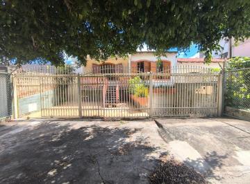 Casa de 3 quartos, Taguatinga · Linda casa estilo colonial com mais dois apartamentos nos fundos de 2 qts cada um
