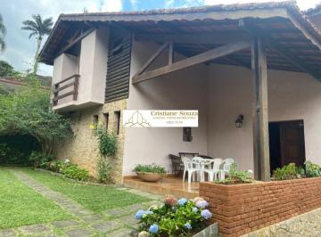 Foto 01 · Espaçosa casa de 5 quartos com 2 suítes à venda em Teresópolis-RJ, bairro Iucas. 244m², 3 banheiros,