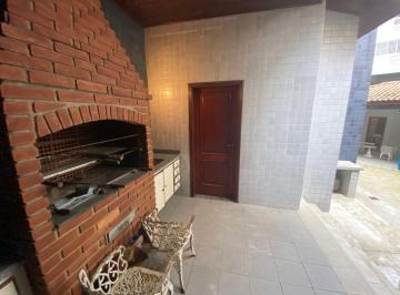 Casa de 4 quartos, Santos · Sobrado à venda no Gonzaga 4 dormitórios 2 suítes, 5 vagas, quintal com churrasqueira, 400m da praia