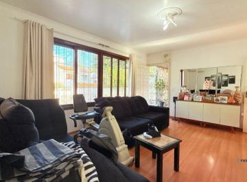 Casa · 183m² · 4 Quartos · 3 Vagas · Casa com 4 quartos, vaga coberta, piscina e pátio no bairro Cristo Redentor