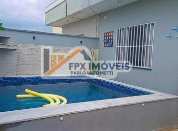Casa de 2 quartos, Itanhaém · Casa com piscina e churrasqueira em Itanhaém.