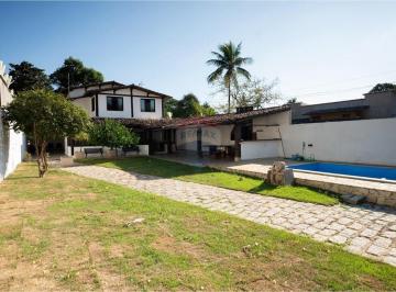 Casa · 206m² · 3 Quartos · 5 Vagas · Casa Luxuosa Reformada em Perequê, Ilhabela