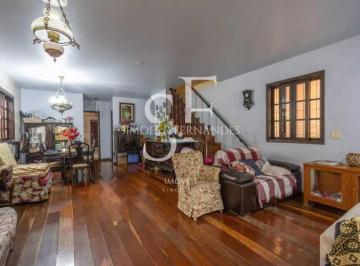 Casa · 484m² · 7 Quartos · 3 Vagas · Grajaú - Rua Uberaba - Casa Duplex com 7 quartos, varanda, 3 vagas e piscina.