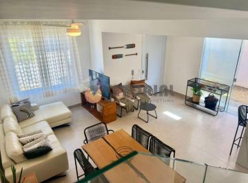 Casa de 3 quartos, São Sebastião · Sobrado à venda no Barequecaba em São Sebastião