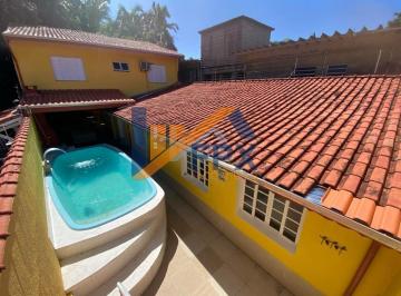 Casa de 6 quartos, Itanhaém · Casa à 50m do mar com 6 quartos e piscina em Itanhaém.