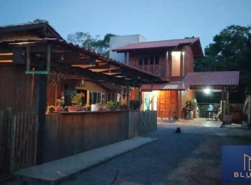 Casa · 210m² · 3 Quartos · 2 Vagas · Casa em amplo terreno em Balneário Piçarras SC