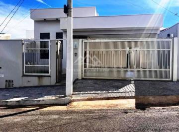 202605041014255767.jpeg · Casa para Venda em Patos de Minas, California, 3 dormitórios, 1 suíte, 3 banheiros, 2 vagas