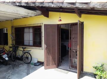 Casa de 3 quartos, Itanhaém · Casa com 3 quartos e churrasqueira em Itanhaém.