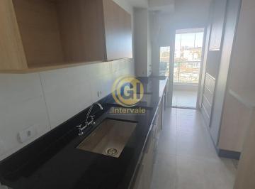 Foto 03 · Apartamento novo, 70m², 2 quartos, 2 banheiros, varanda envidraçada, ar-condicionado, vaga coberta e