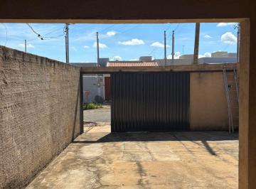 Casa de 3 quartos, Caldas Novas · Vende-se casa três quarto pego carro , caminhonete