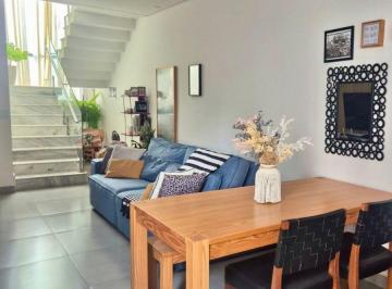 Casa de 3 quartos, Jundiaí · Casa com 3 quartos e suíte à venda em condomínio com piscina em Jundiaí