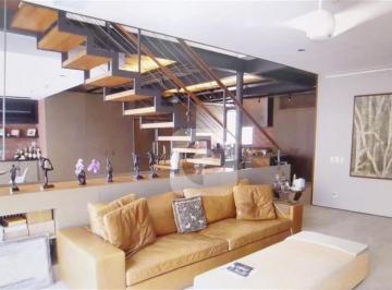 Apartamento · 267m² · 2 Quartos · 1 Vaga · Cobertura de 267 m a uma quadra da praia do Leblon.
