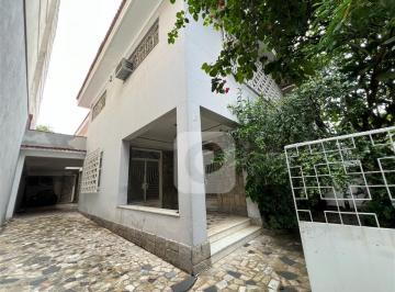 Casa · 407m² · 3 Quartos · 3 Vagas · Urca: Casa Duplex com Excelente Planta e Grande Potencial de Modernização