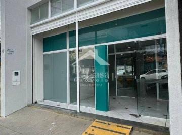 Comercial · 275m² · Salão Comercial térreo localizado no centro de Atibaia.