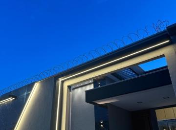 Casa · 187m² · 3 Quartos · 4 Vagas · Casa Alto Padrão à Venda - Balneário | Goiânia - GO