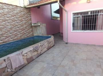 Casa de 2 quartos, Itanhaém · Casa com 2 quartos e piscina em Itanhaém.