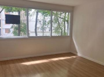 Foto 01 · Itaim - Locação - Com uma planta quadrada, este apartamento conta com 2 quartos, sendo 1 suíte, perf